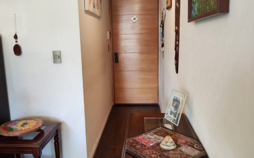 EXCELENTE DEPARTAMENTO DE 2 DORMITORIOS Y 2 BAÑOS CON ESTACIONAMIENTO Y BODEGA